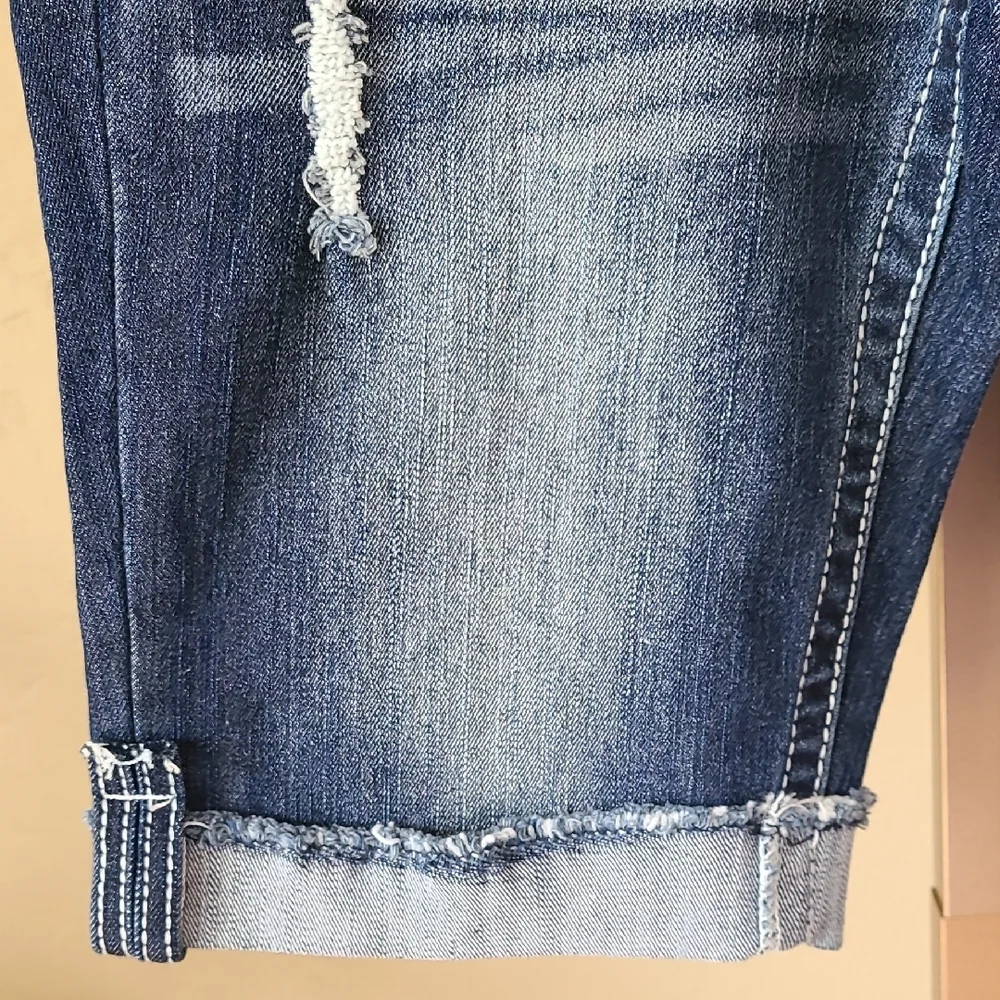 Rue21 Blue Bermuda Curvy Shorts Embroidered Distressed Cuffed Hem Sequin Sz 9/10